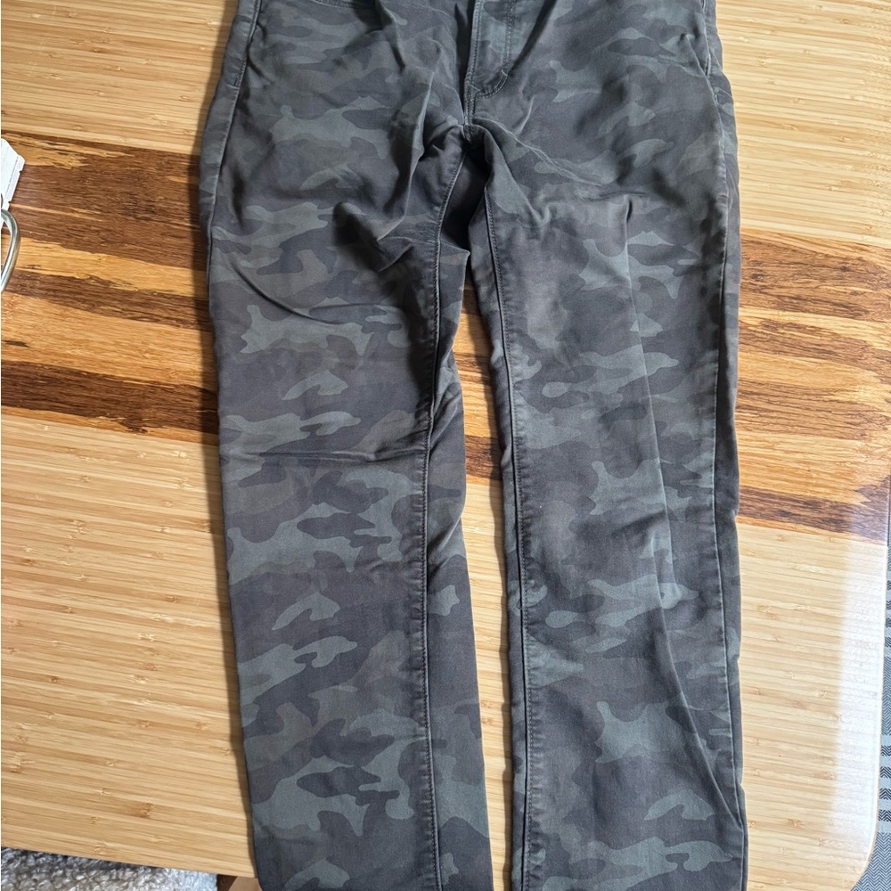 Banana Republic Traveler Camo Pants 31x32 – Slim Fit Stretch Gray Camo Jeans
